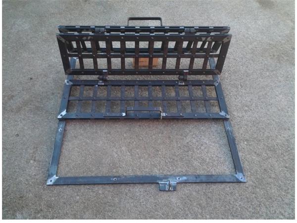 Pokrov trodelni kovan za vodnjak