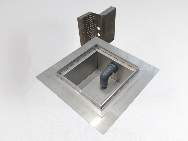 Inox talni sifon Z REŠETKO, dimenzij 200mm x 200mm x 188mm Ø50mm horizontalno POVOZEN PROTIZDRSEN s PRIROBNICO za HIDROIZOLACIJO