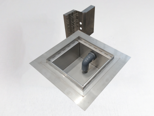 Inox talni sifon Z REŠETKO, dimenzij 200mm x 200mm x 188mm Ø50mm horizontalno POVOZEN PROTIZDRSEN s PRIROBNICO za HIDROIZOLACIJO