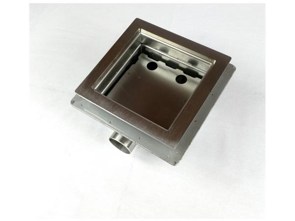 Talni sifon komplet s čelno ploščo debeline 5mm s PERFORIRANIM VZORCEM (AVTOPOVOZNO) in prirobnico za hidroizolacijo 200x200x150mm INOX Ø50mm horizontalno